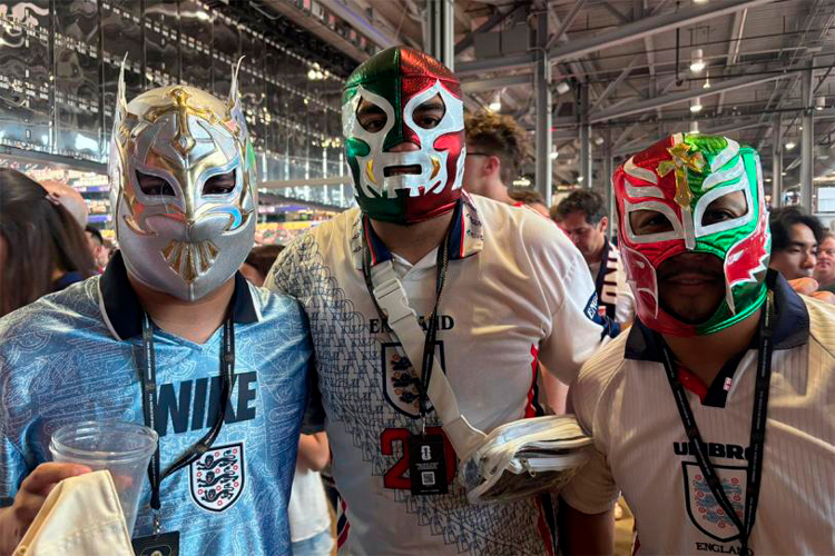 Mexicanos desafían prohibición de la FIFA; portan máscaras en el Inglaterra vs Croacia