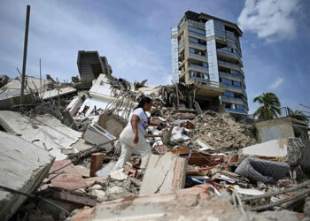 Son casi mil los muertos por sismos en Venezuela