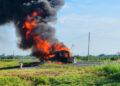 Devora fuego tractocamión en carretera federal Victoria-Zaragoza