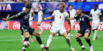 Argentina vence 2-1 a Inglaterra; buscará el bicampeonato