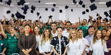 Celebran graduación y entrega de constancias de los CEDIF Victoria