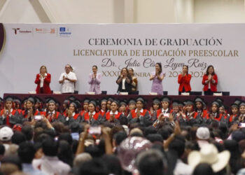Gradúa a nueva generación de docentes de preescolar la Normal de Educadoras “Maestra Estefanía Castañeda”