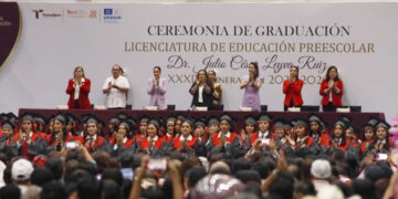 Gradúa a nueva generación de docentes de preescolar la Normal de Educadoras “Maestra Estefanía Castañeda”