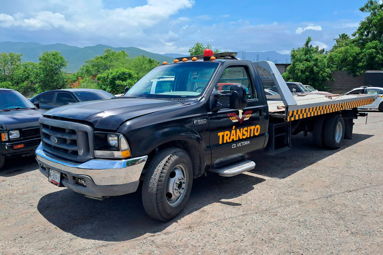 Buscan fortalecer Tránsito con nuevas patrullas y grúas