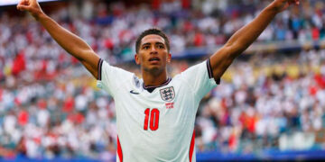 Jude Bellingham clasifica a Inglaterra a semifinales del Mundial con doblete ante Noruega