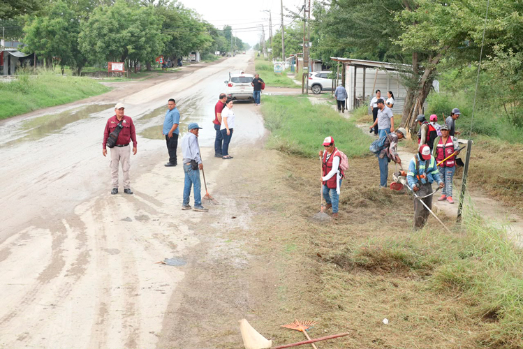 Supervisa Patty Chío limpieza en ciclovía y aceras del Camino a Los Generales