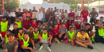 Magaly Deandar refuerza vínculo con escuelas reynosenses