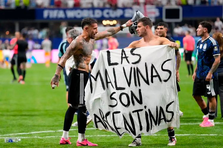 Argentina vence 2-1 a Inglaterra; buscará el bicampeonato