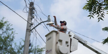 Refuerza Patty Chío alumbrado público en Ejidos Matamoros y San Agustín