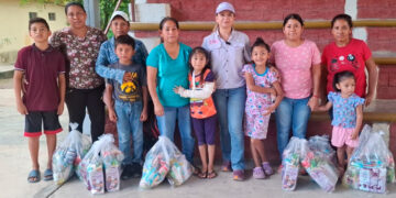 Entrega gobernador Américo nuevo camión recolector a alcalde Lalo Gattás