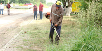 Supervisa Patty Chío labores de limpieza en entrada al Huastequillo