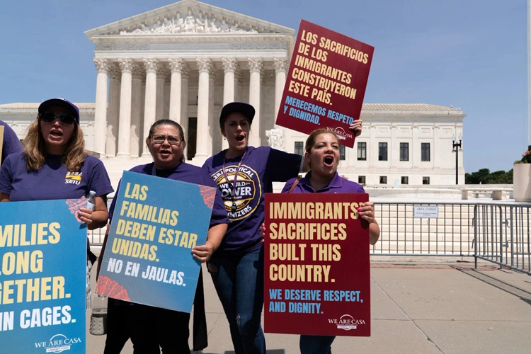 Frena Corte orden de Trump para anular ciudadanía por nacimiento