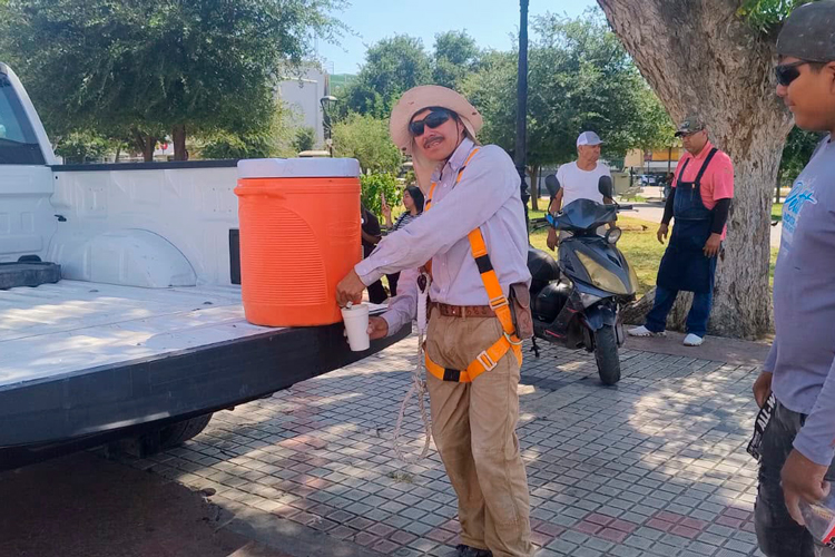 Refuerza Patty Chío alumbrado público en Ejidos Matamoros y San Agustín