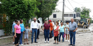 Supervisa Patty Chío revestimiento en calle Pino Suárez