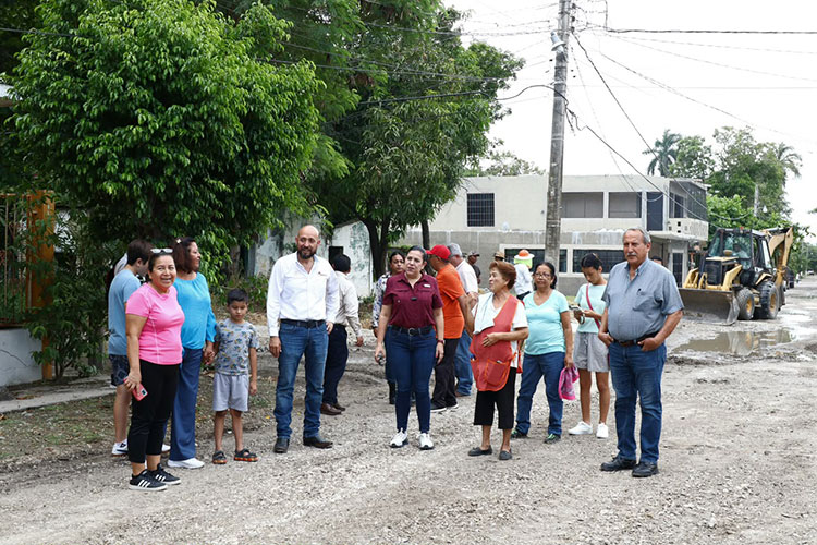 Supervisa Patty Chío revestimiento en calle Pino Suárez