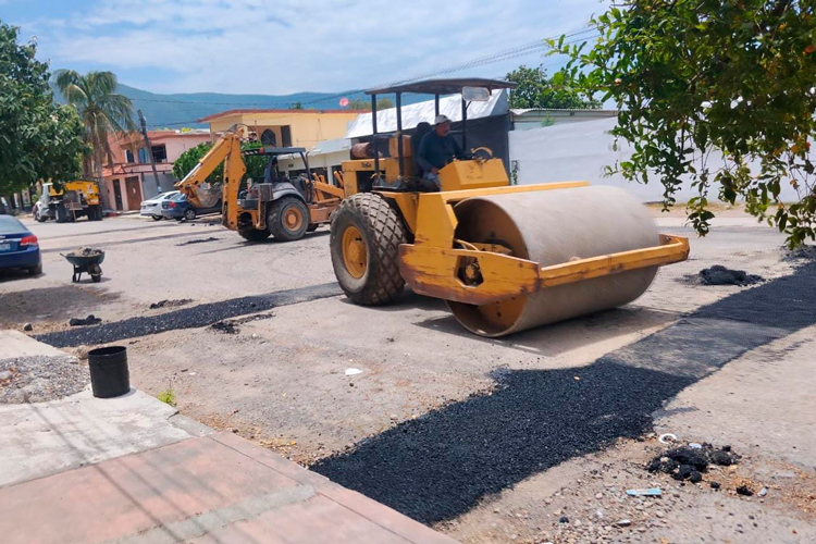 Amplían el bacheo en la colonia Miguel Alemán