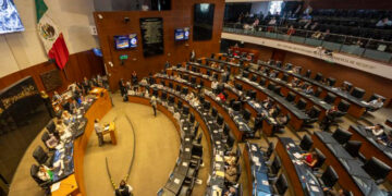 Cobran completo, pero no sesionan