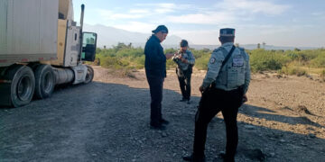Guardia Estatal atiende accidente en la Carretera Federal 101