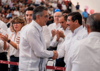 Víctor García refuerza presencia política en colonias