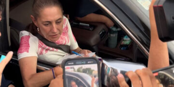 Reclamos cercan a Sheinbaum y bloquean salida en Tampico
