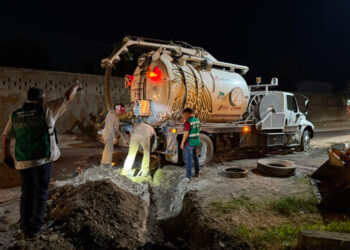 Atiende COMAPA y Obras Públicas daño en tubería de la colonia Loma Alta