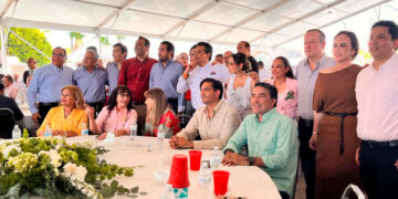 Entre abrazos, la grilla ya comenzó