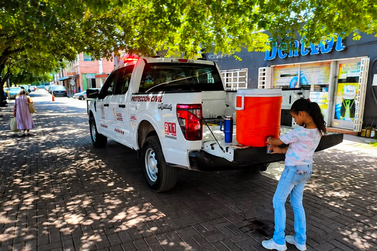 Permanece activo operativo de hidratación en Nuevo Laredo