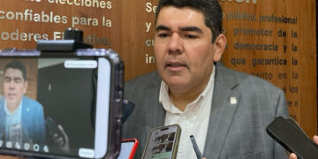 Doble nacionalidad cerraría candidatura a Cabeza de Vaca