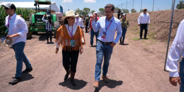Atiende COMAPA y Obras Públicas daño en tubería de la colonia Loma Alta