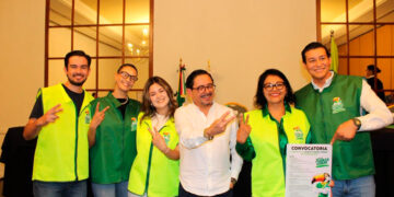 Celebra Patty Chío a Adultos Mayores de la Estancia Segura del DIF