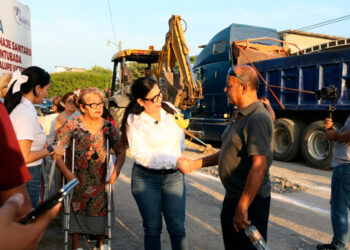 Da Patty Chío banderazo a obra de agua y drenaje en Colonia Campesina
