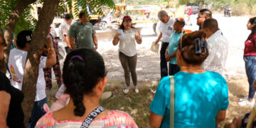 Inicia Patty Chío trabajos de mejoramiento en el camino al Huastequillo