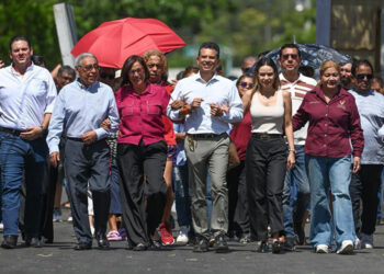 Después de 45 años, Gobierno de Victoria pavimenta calle en la colonia Libertad