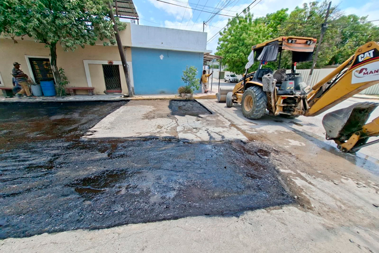 Intensifica Gobierno Municipal obras con bacheo asfáltico en la Cárdenas