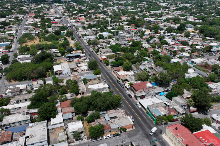 Carmen Lilia transforma importante vialidad al oriente de NLD