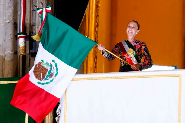 Une Patty Chio a familias en multitudinario Grito de Independencia