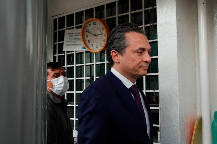 En noviembre se restringirán celulares en primarias y secundarias
