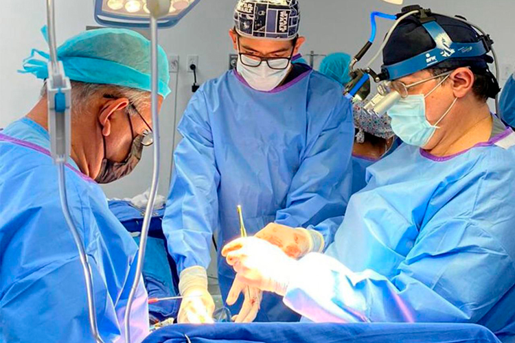 IMSS ‘alivia’ déficit; atrae 299 médicos especialistas