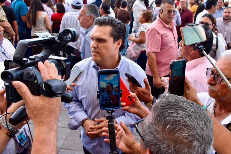 Prieto rechaza pase turístico; pide a Nuevo León reconsiderarlo