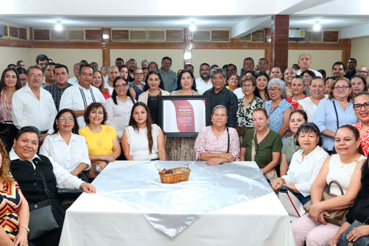 Reconocen a Patty Chío como un pilar de la Transformación educativa