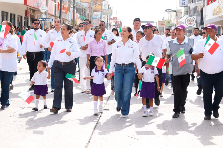 Sheinbaum encabeza desfile con histórico despliegue aéreo