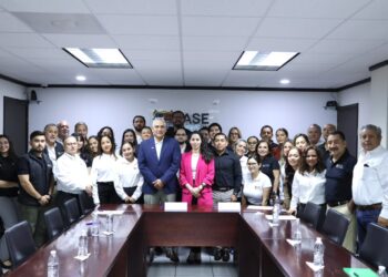 En Prepas celulares van a la mochila y con fines educativos
