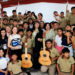 Blanca Anzaldúa entrega guitarras a estudiantes victorenses