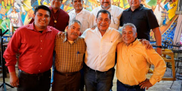 Carlos de Anda dialoga con fundadores de Morena