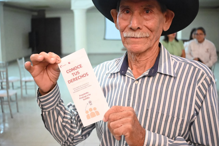 Presentan Cartilla de los derechos de los migrantes