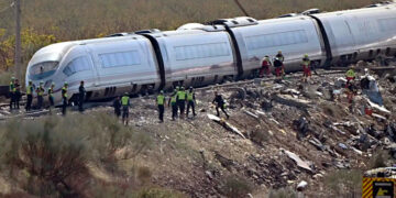 Choque de trenes en españa; suman 68 muertos