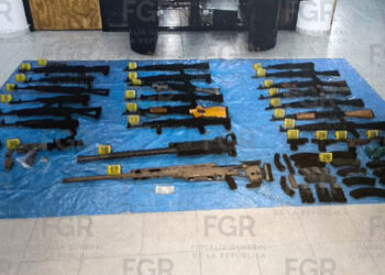 Caen con arsenal de guerra en carretera de San Fernando