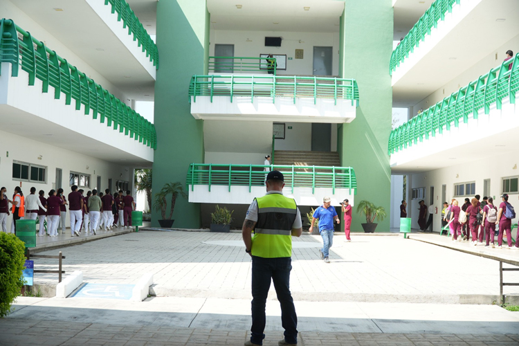 Realiza Facultad de Enfermería Victoria ejercicio de evacuación en simulacro de incendio