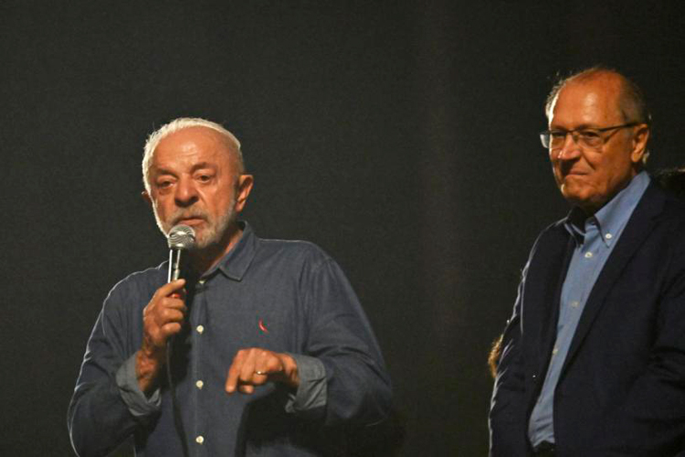 El real brasileño se desploma y la Bolsa cae tras el batacazo Lula